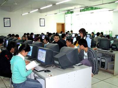 信息技術(shù)在小學(xué)英語教學(xué)中的創(chuàng)新應(yīng)用與網(wǎng)絡(luò)信息技術(shù)的開發(fā)